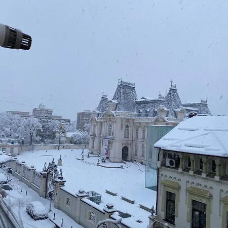 Black&white Ultracentral