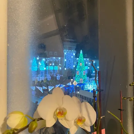 Black&white Ultracentral