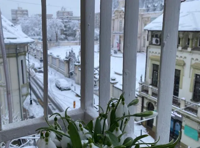 Black&white Ultracentral